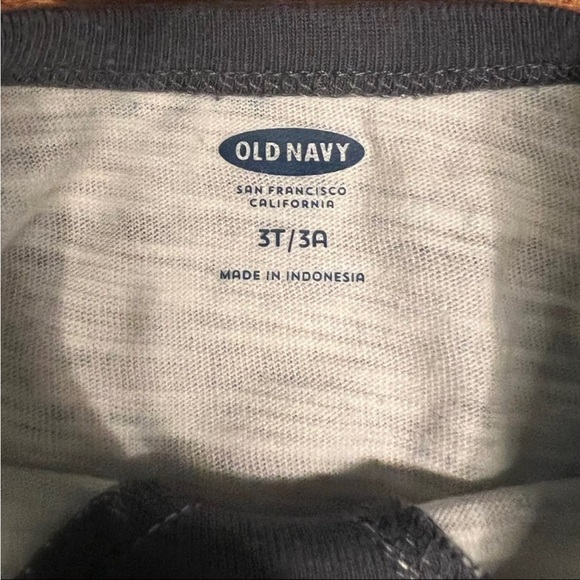 Boys Geo Print 3t Shirt; Boys 3t Shirt; Boys Old Navy Shirt; Boys Long Sleeves - Picture 4 of 7